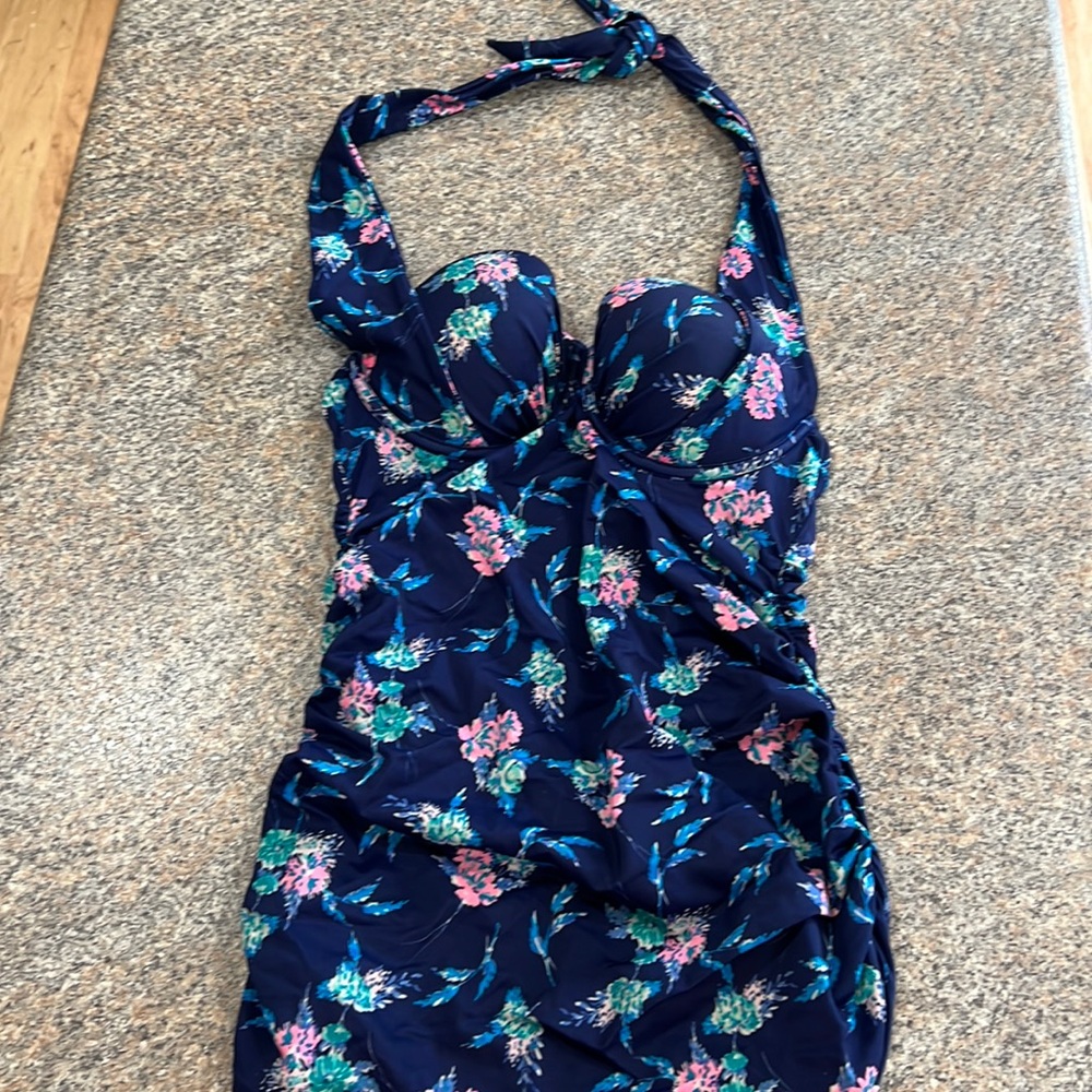 Victoria's Secret tankini top size 36B